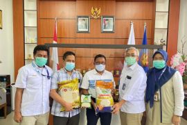 Bulog Sulteng gandeng ojek online dan dosen penuhi kebutuhan dasar warga