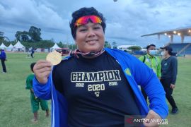Eki Pebri raih emas usai pecahkan rekor nasional tolak peluru putri PON XX