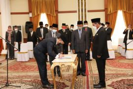 Gubernur  sebut  pelantikan pejabat Kepri tanpa unsur transaksional