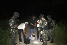 Satgas Pamtas tangkap delapan PMI ilegal berusaha masuk ke Malaysia