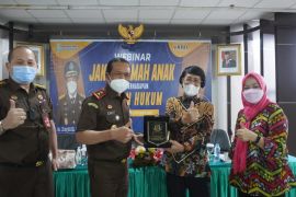 Kejati Kalbar gelar webinar bersama Kak Seto "Jaksa Ramah Anak"