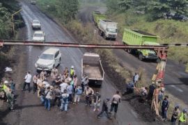 PT TCT tutup jalan batu bara PT AGM terkait sengketa lahan