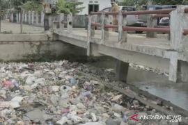 Banjir di Palembang kerap terjadi disebabkan saluran air tersumbat sampah