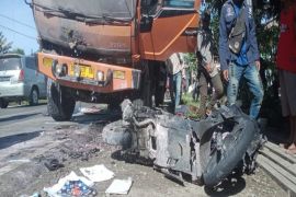 Seorang pelajar tewas terlindas truk, supir melarikan diri