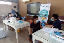 1.000 warga Medan ikut vaksinasi Sequis Life