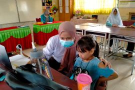 Mahasiswa program Kampus Mengajar bebas  uang kuliah satu semester