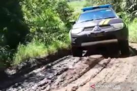 Polisi kerahkan mobil patroli jangkau vaksinasi di pelosok Garut