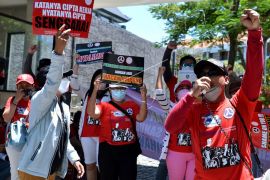 Aksi tolak PHK pekerja hotel