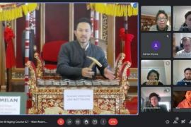 Pelajar Australia  belajar daring seni tari, musik Indonesia