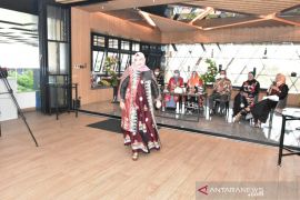 Melihat keunikan batik khas Kampar