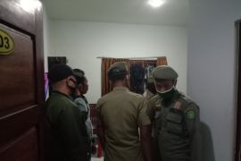 Tujuh pasangan mesum di Selatpanjang digrebek petugas, ada yang berbalut handuk