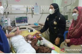 Ketua TP-PKK Kaltara Serahkan Bantuan Dana Untuk Operasi Abidzar