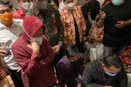 Mensos melakukan pencairan kilat bantuan sosial di Bali