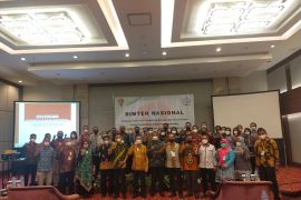 Aparatur pemerintah di Ambon dilatih pengadaan barang dan jasa, taati aturan