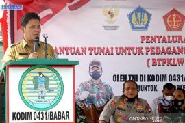 Bantuan tunai pedagang kaki lima di Bangka Barat mulai disalurkan