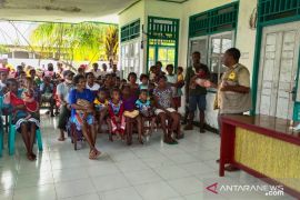 Komnas HAM Papua gandeng psikolog Uncen beri trauma healing 161 warga Sasawa