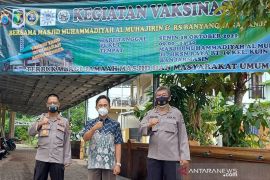 Pengurus Masjid Muhajirin gandeng RS Bhayangkara gelar vaksin massal