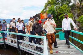 Bupati  Murung Raya Kalteng takjub melihat wisata Danau Sentarum di Kalbar