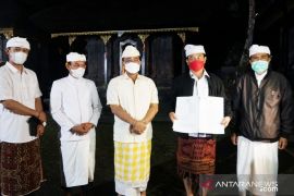 Bupati Dana tetapkan bunga Kasna sebagai ikon Karangasem