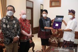 Gubernur Bali berbagi "ilmu" pengembangan pariwisata kepada Bupati Sitaro