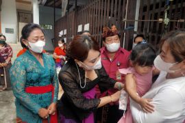 PKK Denpasar serahkan bantuan PMT bagi ibu hamil