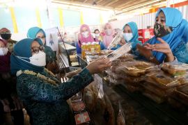 PKK dan Susanti Megah sediakan stan gratis untuk UMKM di Surabaya