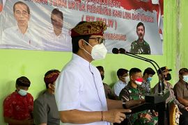 Pemkab Badung salurkan bantuan tunai PKL-warung