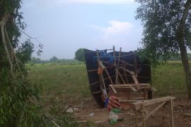 Sembilan orang di Lampung Timur tersambar petir di gubuk kebun singkong, dua tewas