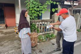 Cegah COVID-19. Imigrasi Banda Aceh bagi-bagi masker kepada masyarakat