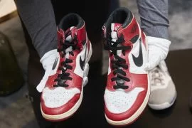 Terjual! Harga Sepatu Kets Michael Jordan Capai Rp21 Miliar