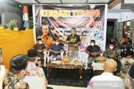 Pemkot Kendari menggenjot pemasangan lampu jalan dukung aktivitas warga