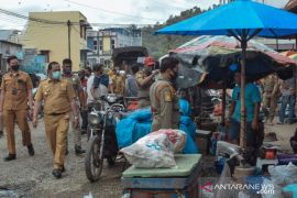 Pemkot Padangsidimpuan tertibkan PKL di dua lokasi