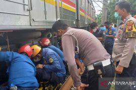 Terobos perlintasan, pengendara sepeda motor tertabrak KRL