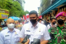 Bobby cek tempat usaha tutupi rumah warga di Kecamatan Medan Sunggal