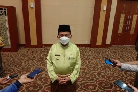 Gubernur Kepri berharap budaya berpantun jadi konsumsi keseharian warga