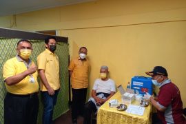 Vaksinasi tutup perayaan HUT ke-57 Partai Golkar di Sumbar