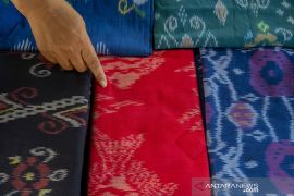 Kain Khas Motif Bomba Page 1 Small