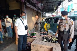 Polisi dan Sat Pol PP sita ribuan botol minuman keras