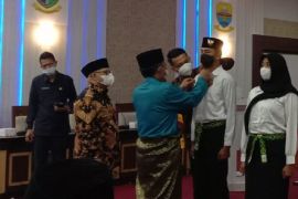 Wagub Abdullah Sani kukuhkan "Duta Pancasila" Provinsi Jambi