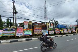 Mapolda Kalsel banjir karangan bunga apresiasi ungkap pinjol ilegal di Kotabaru