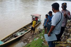 Seorang lansia ditemukan mengapung di Sungai Merangin