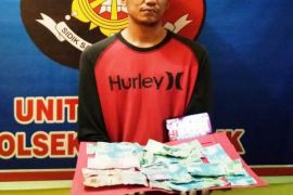 Polisi tangkap bandar judi online