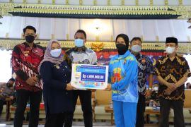 Pemkab Sleman memberikan bonus atlet peraih medali di PON Papua