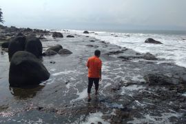 Cuaca buruk hambat pencarian pelajar SD tenggelam di Pantai Karangpapak