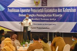 Wali Kota Kediri ingatkan aparatur pemerintah harus jaga etika dan perilaku