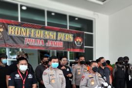 Polisi sita 16 pucuk senjata api rakitan dari orang rimba