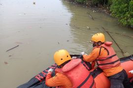 Tim SAR evakuasi remaja  hanyut di Sungai Deli