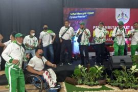 Lagu "Anak Medan" sambut kedatangan kontingen Peparnas Sumut di Papua