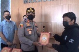 IJTI gandeng Polres Pelabuhan Makassar saluran 200 kitab Alquran
