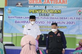 Pastikan tidak terakomodasi BST Kemensos, Bupati Situbondo pantau penyaluran BLT-DD